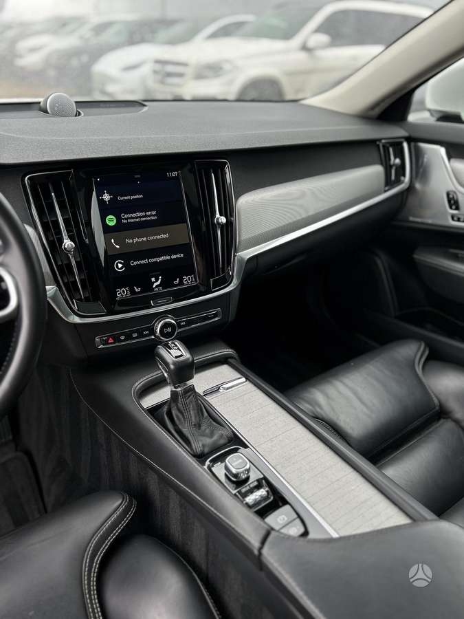 Volvo V90, Универсал