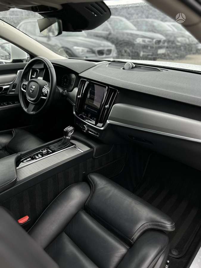Volvo V90, Универсал