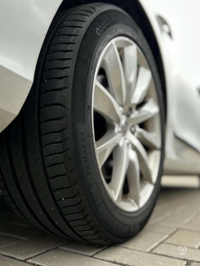 Volvo V90, Универсал