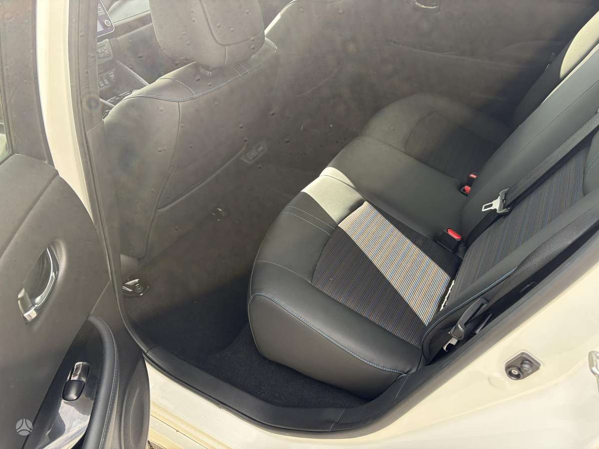 Nissan Leaf, 62 kWh, hatchback