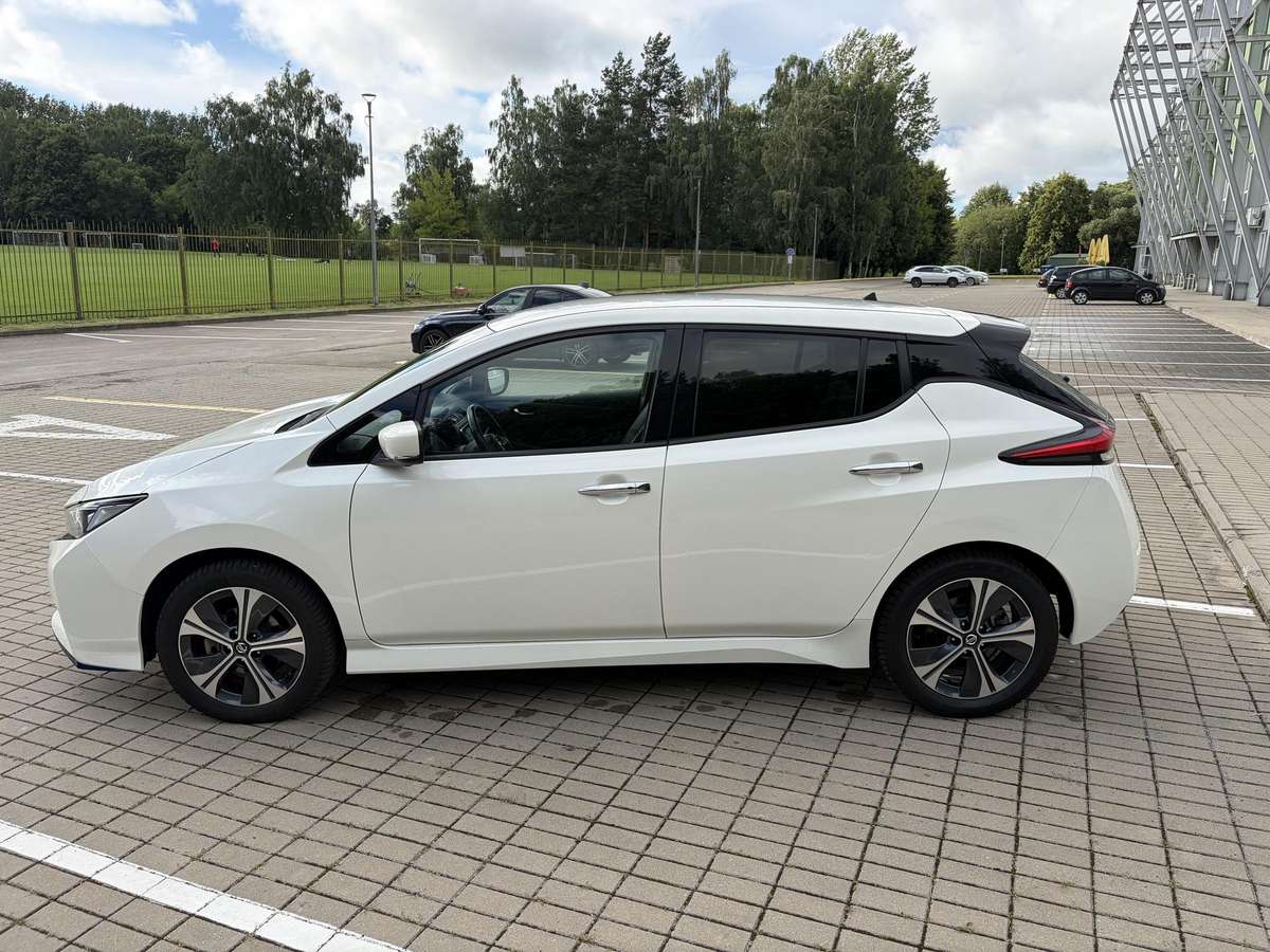 Nissan Leaf, 62 kWh, hatchback