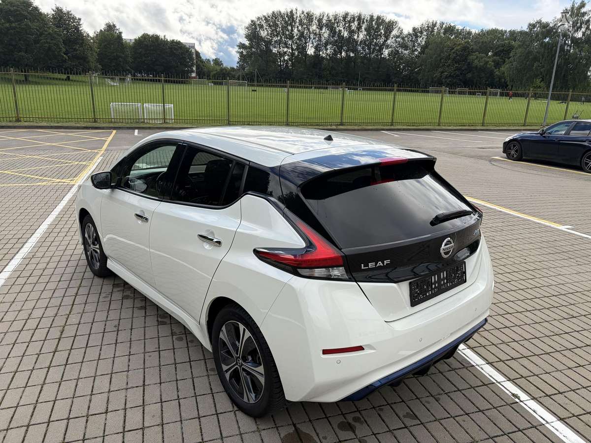 Nissan Leaf, 62 kWh, hatchback
