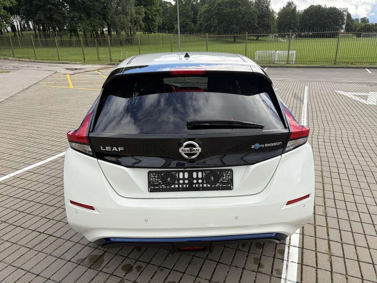 Nissan Leaf, 62 kWh, hatchback
