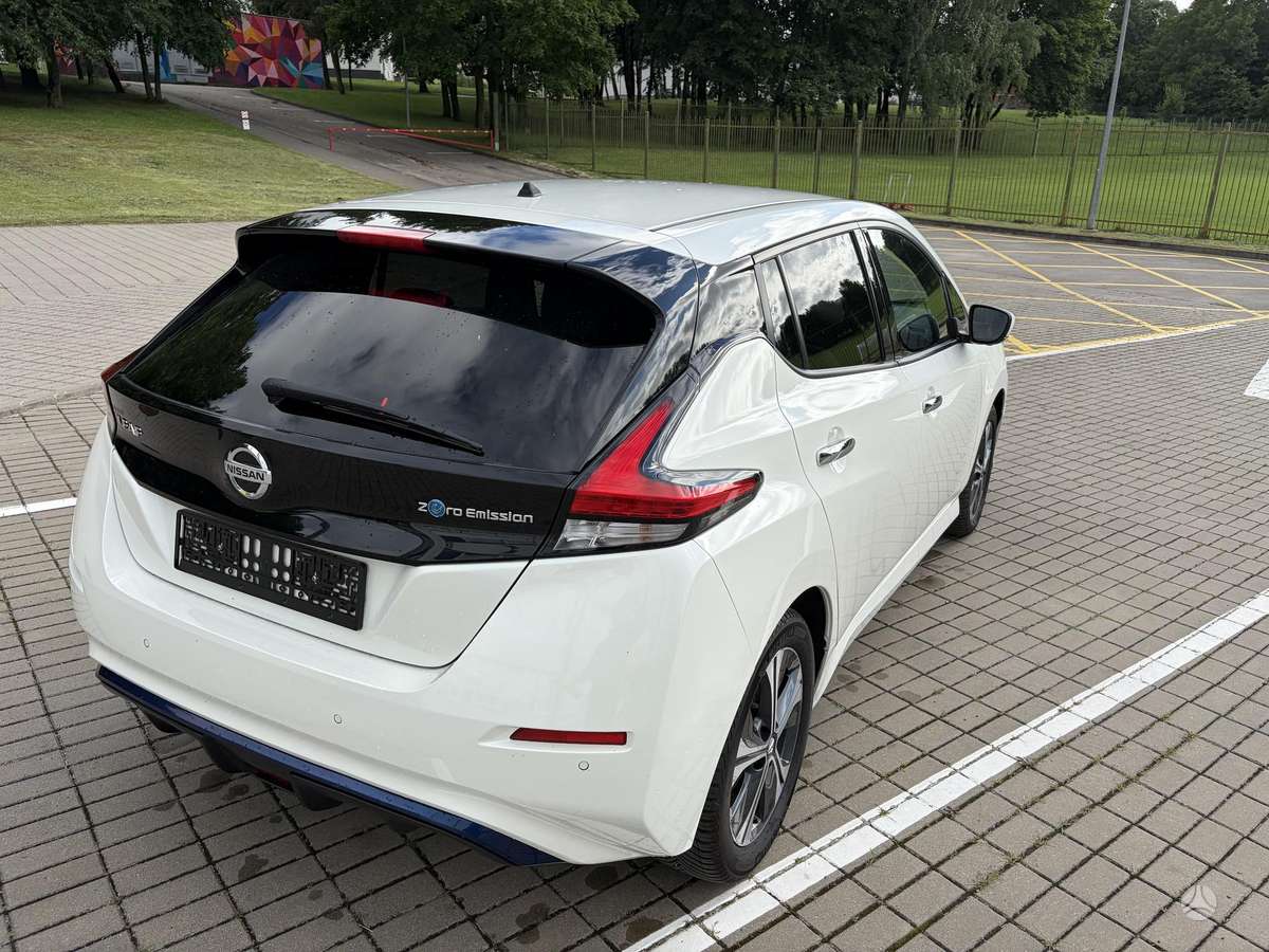 Nissan Leaf, 62 kWh, hatchback