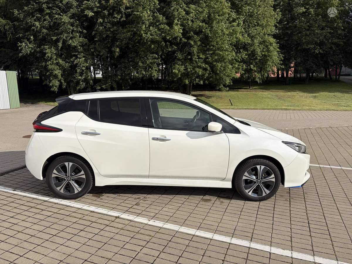 Nissan Leaf, 62 kWh, hatchback