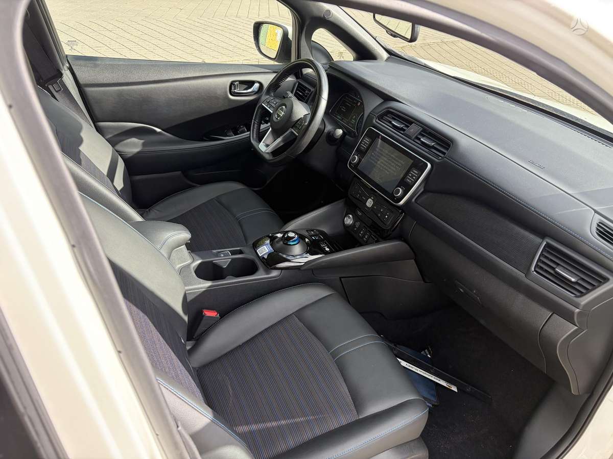 Nissan Leaf, 62 kWh, hatchback