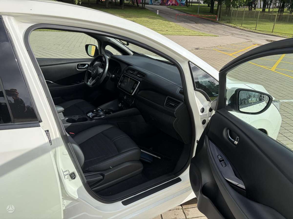 Nissan Leaf, 62 kWh, hatchback