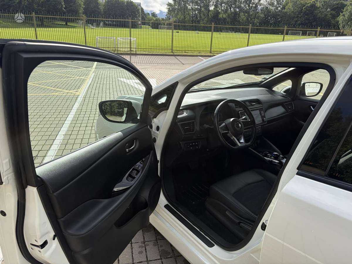 Nissan Leaf, 62 kWh, hatchback