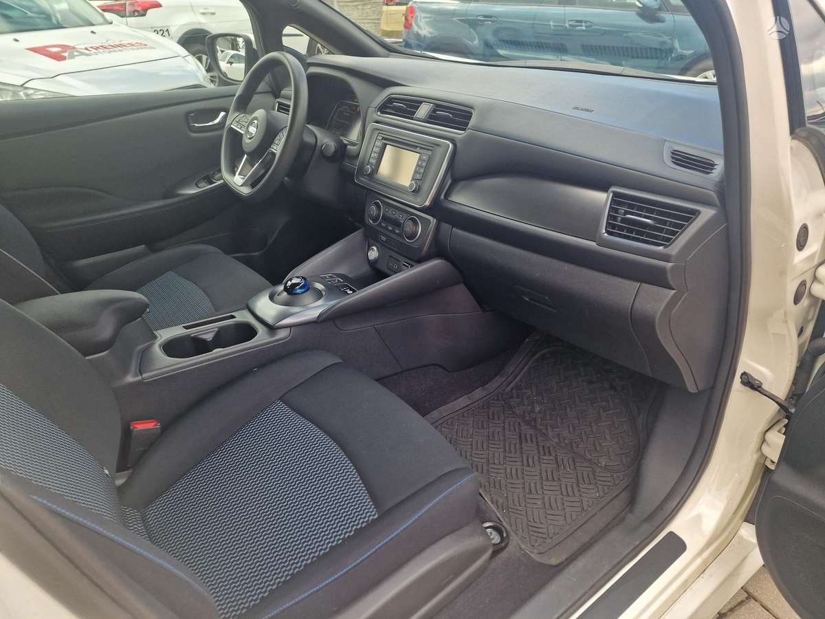 Nissan Leaf, 40 кВт·ч, Хэтчбек
