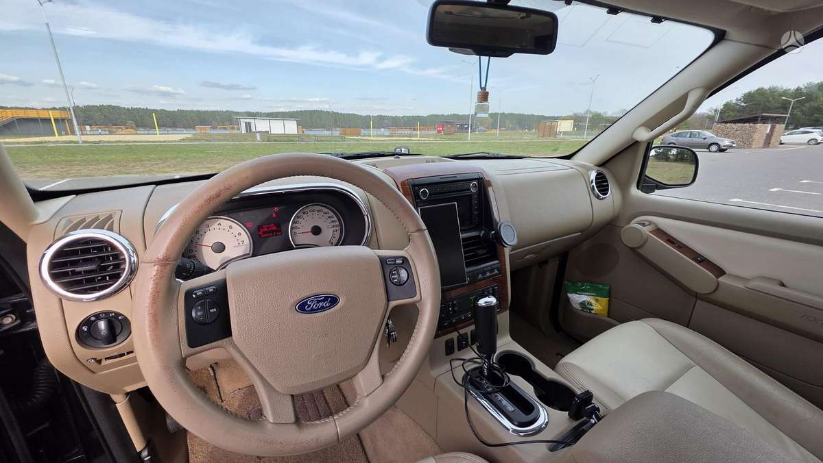 Ford Explorer, 4.6 l., Внедорожник / Кроссовер