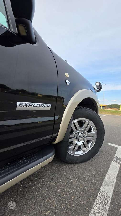 Ford Explorer, 4.6 l., off-road / crossover