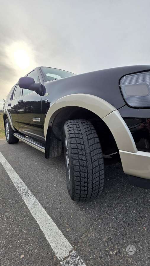 Ford Explorer, 4.6 l., off-road / crossover