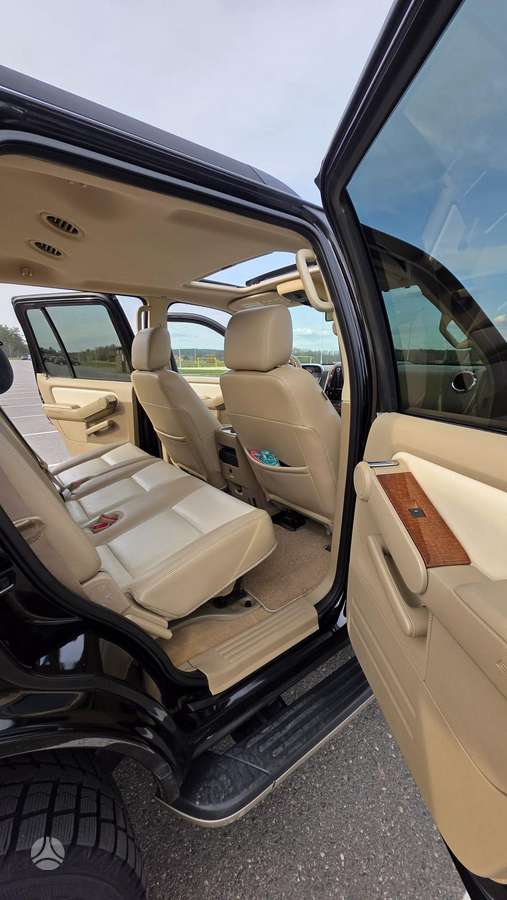 Ford Explorer, 4.6 l., off-road / crossover