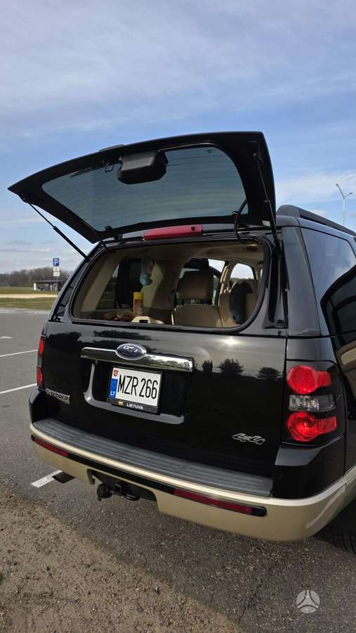Ford Explorer, 4.6 l., off-road / crossover