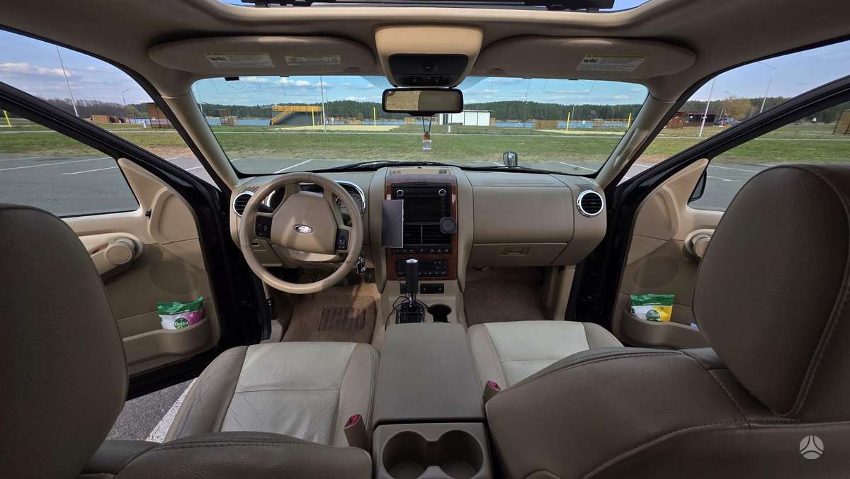 Ford Explorer, 4.6 l., Внедорожник / Кроссовер
