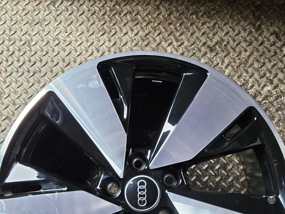 Audi 8B3601025AR, lengvojo lydinio, R19