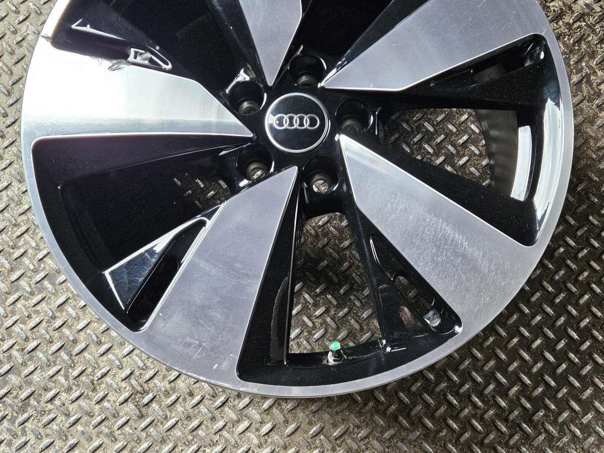 Audi 8B3601025AR, lengvojo lydinio, R19
