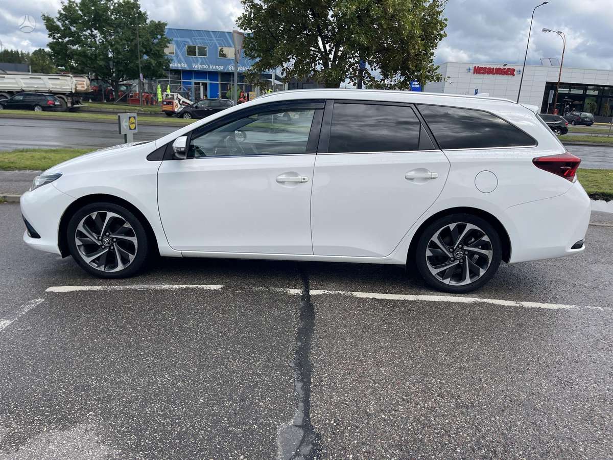 Toyota Auris, 1.6 l., Универсал