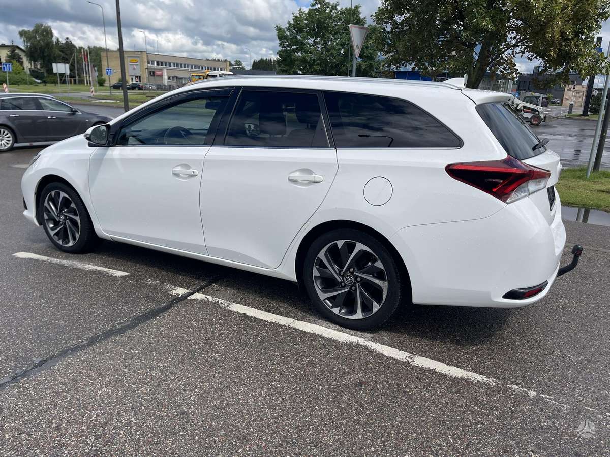 Toyota Auris, 1.6 l., Универсал