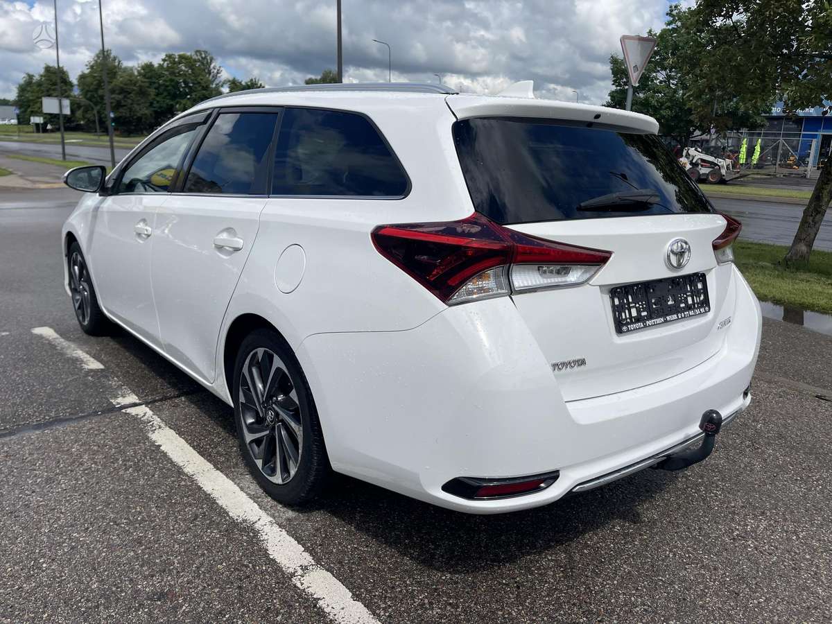 Toyota Auris, 1.6 l., Универсал
