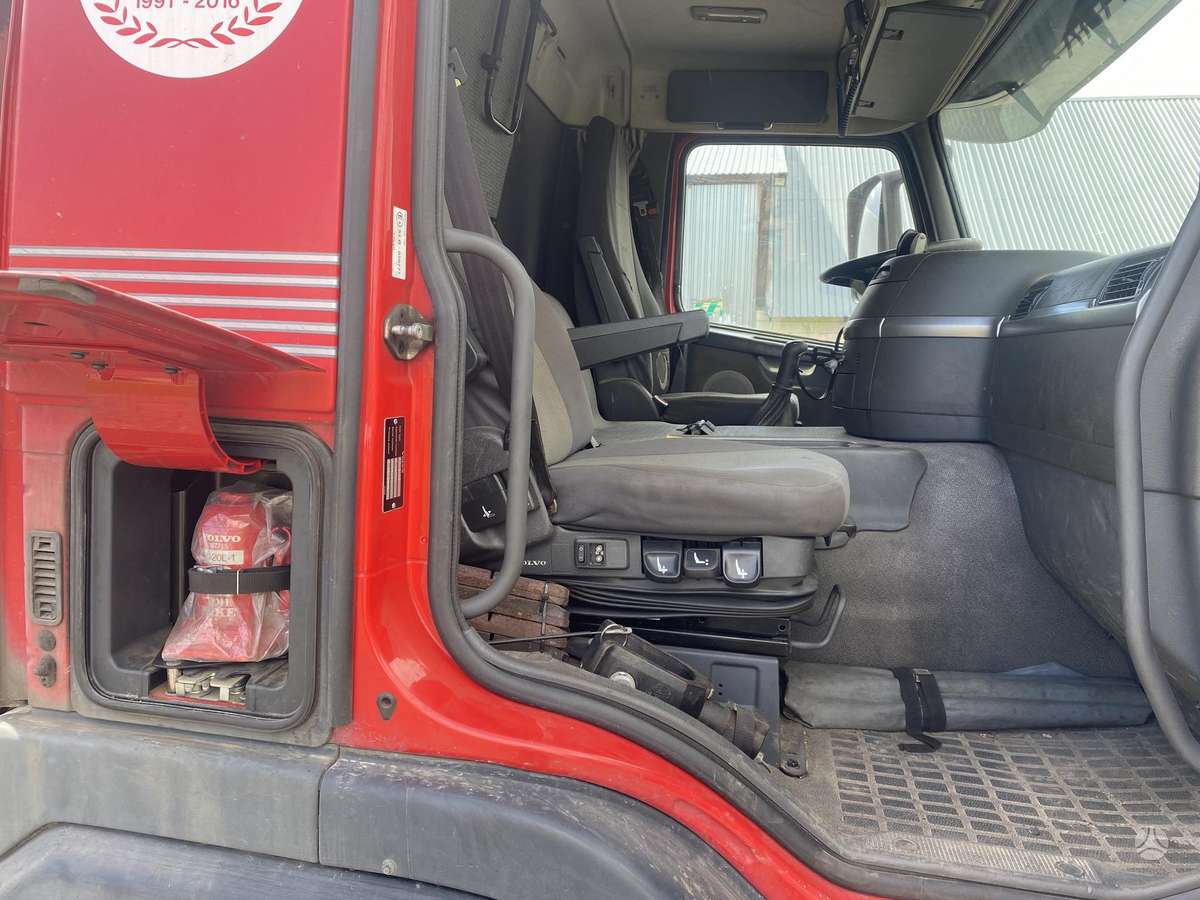Volvo FM9, dumpers with crane