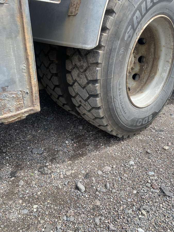 Volvo FM9, dumpers with crane
