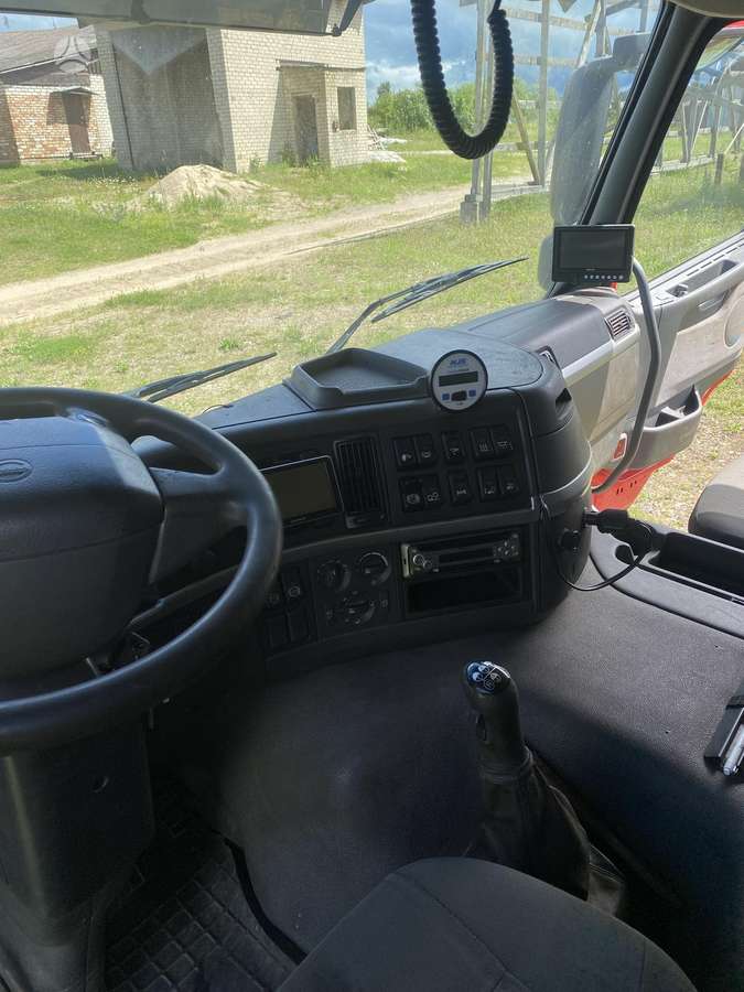 Volvo FM9, dumpers with crane