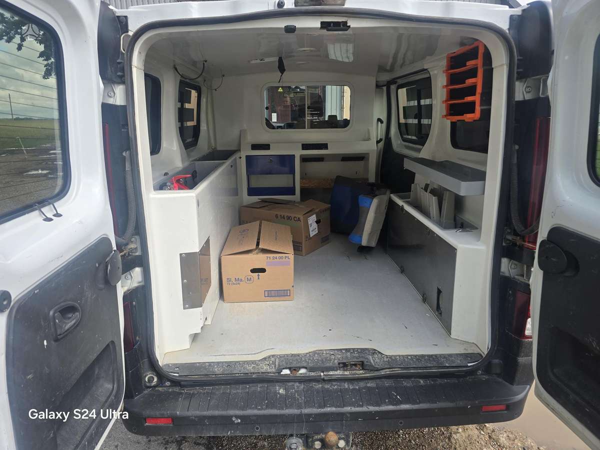 Opel VIVARO, passenger vans