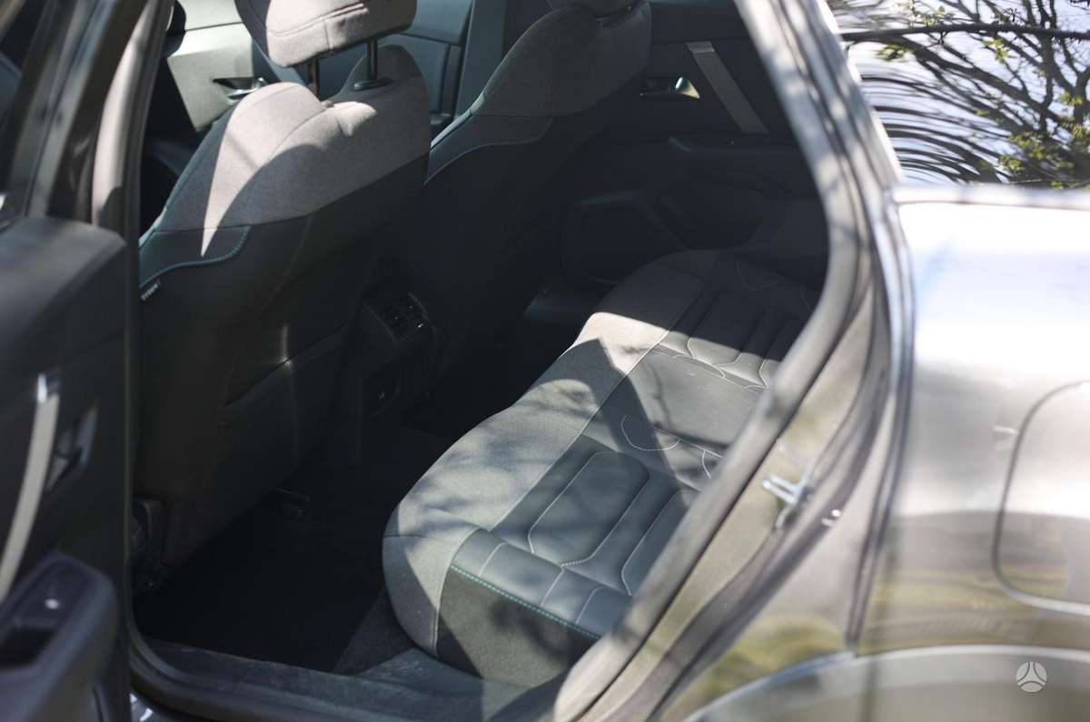 Citroen C4, 1.2 l., hatchback