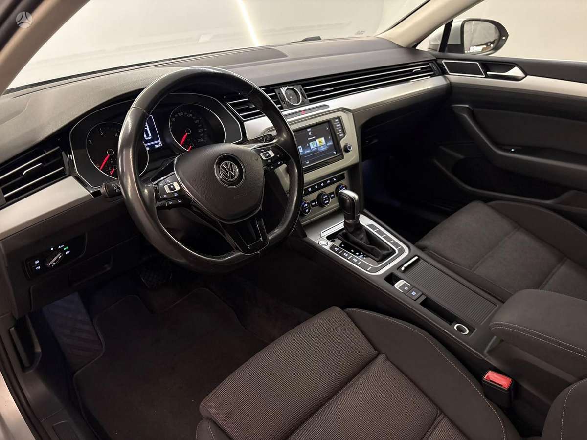 Volkswagen Passat - 2