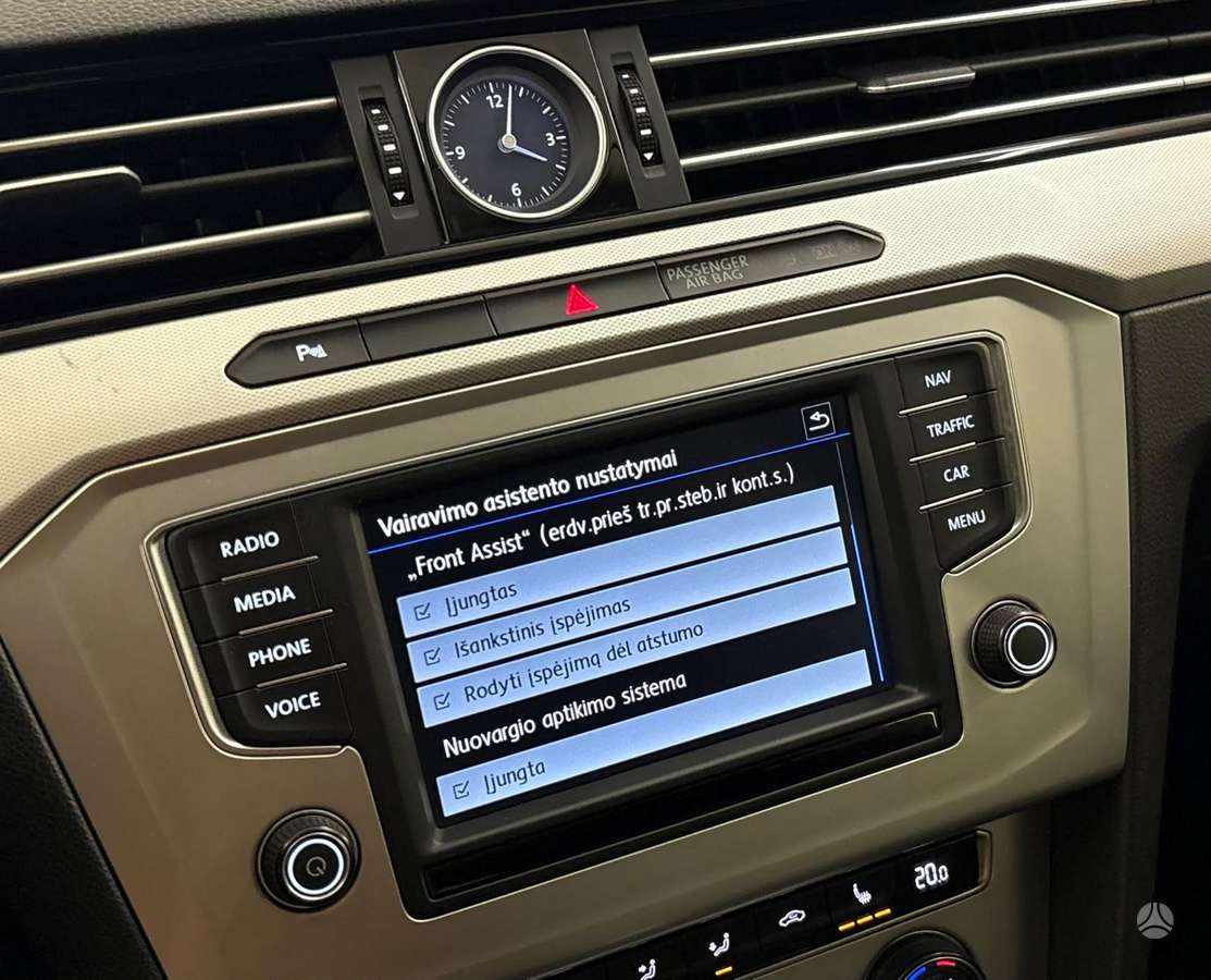 Volkswagen Passat - 4