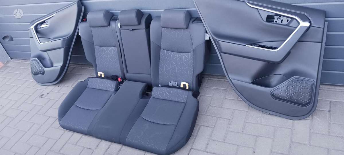 Toyota RAV4 salono detalės