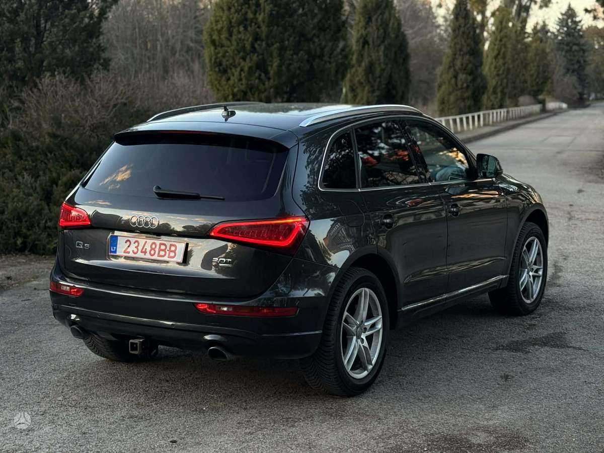Audi Q5, 2.0 l., off-road / crossover