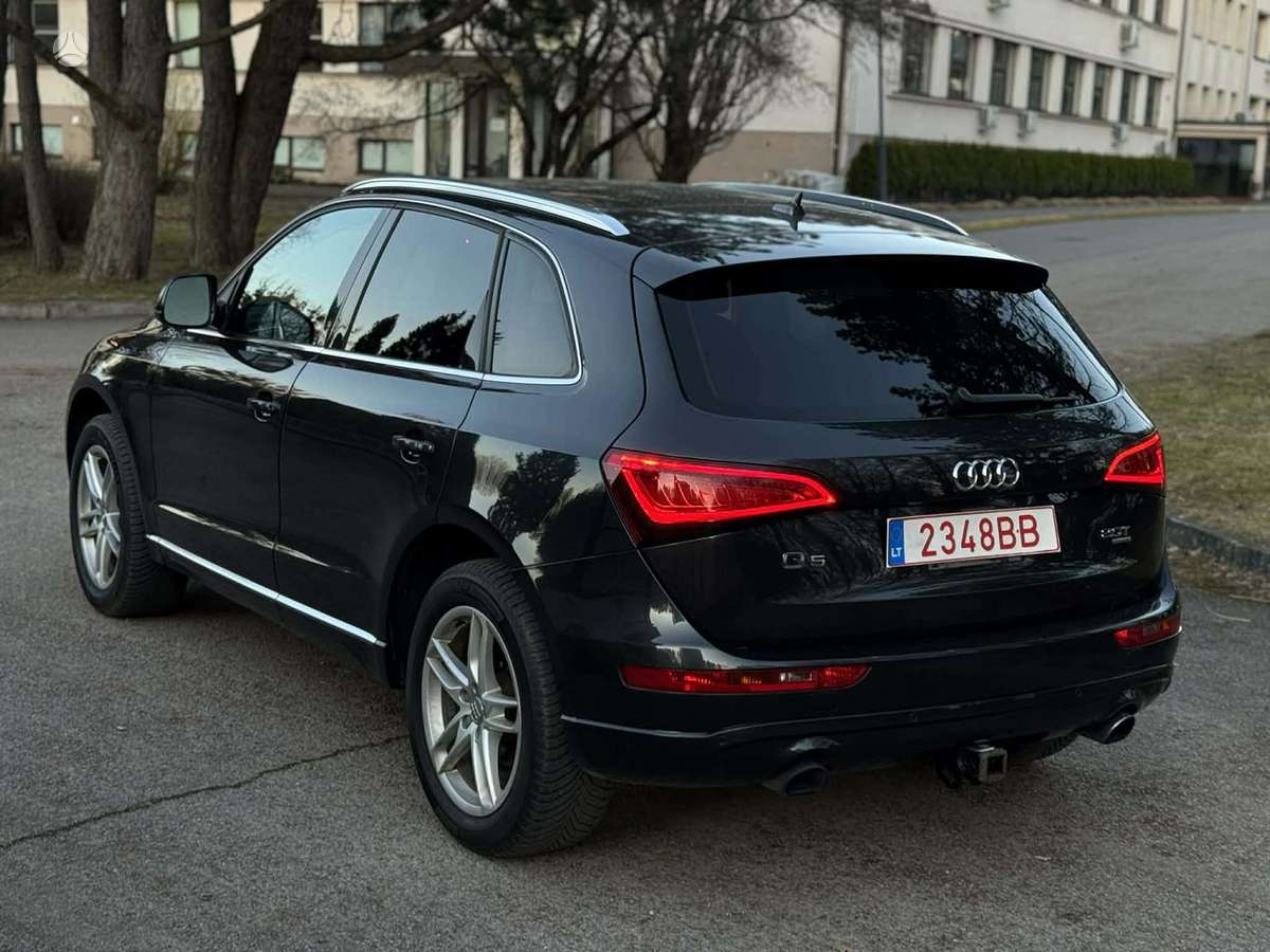 Audi Q5, 2.0 l., off-road / crossover