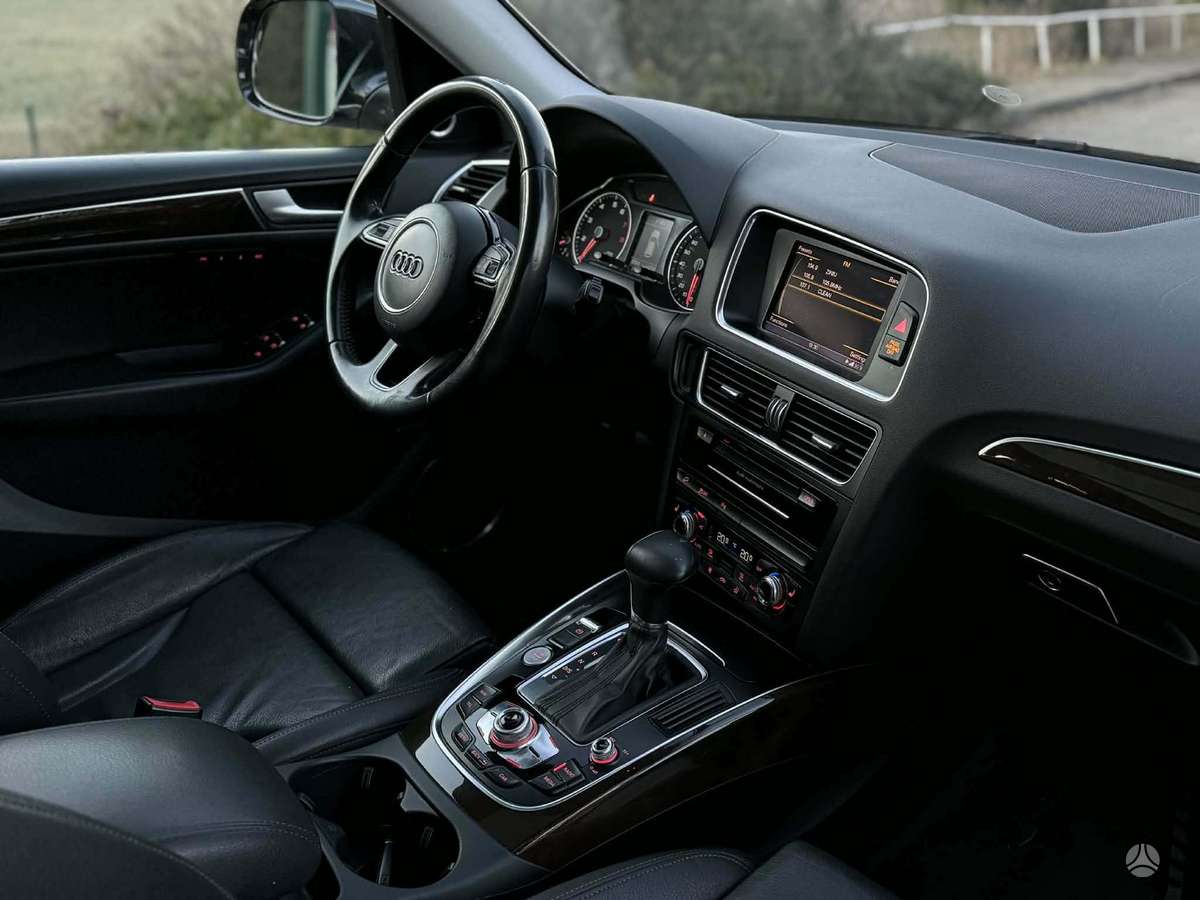 Audi Q5, 2.0 l., off-road / crossover