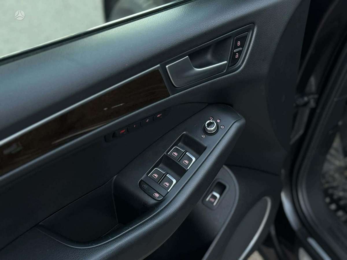 Audi Q5, 2.0 l., off-road / crossover