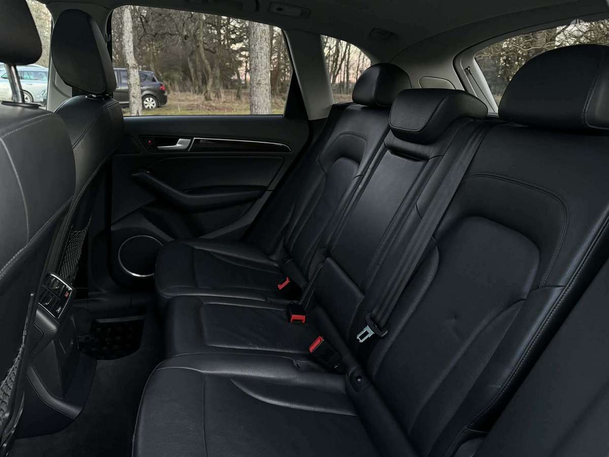 Audi Q5, 2.0 l., off-road / crossover