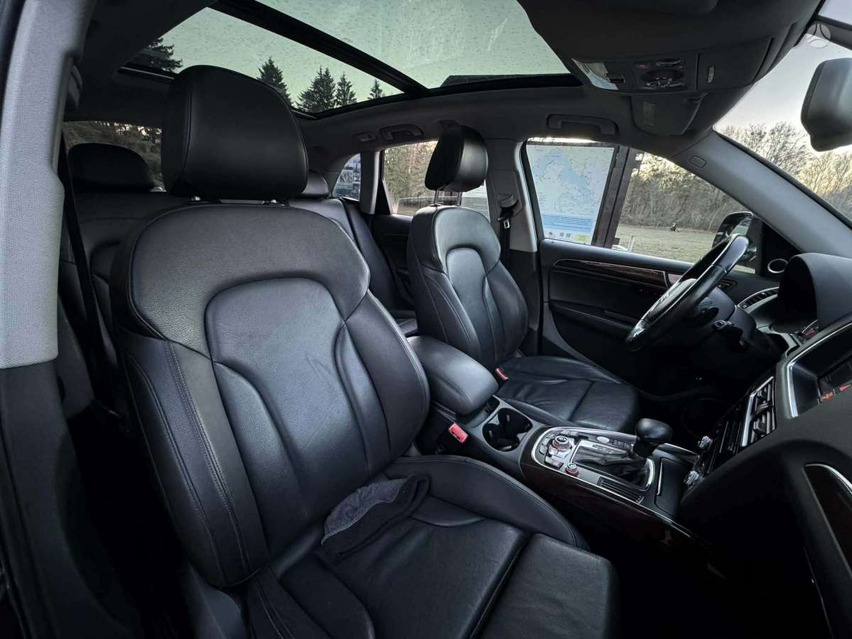 Audi Q5, 2.0 l., off-road / crossover