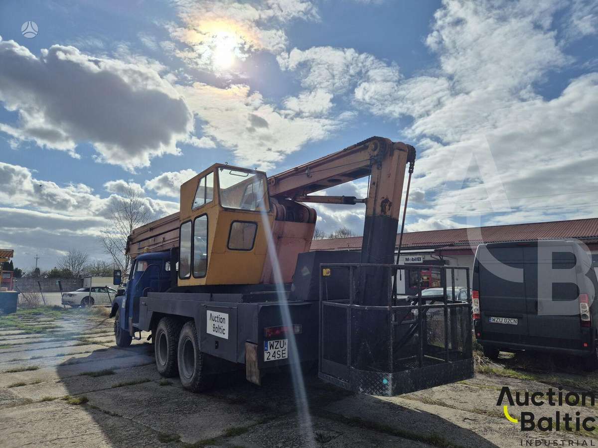 Tatra MPT27, crane