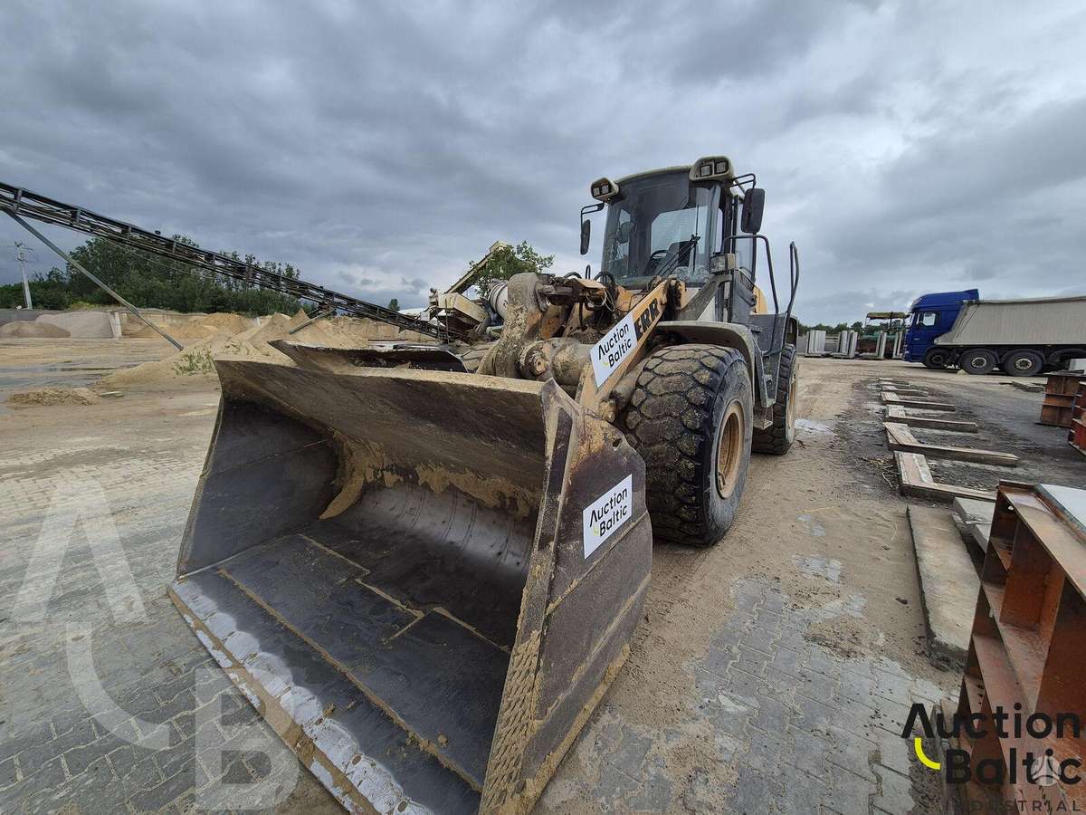 Liebherr L 556, frontaliniai krautuvai