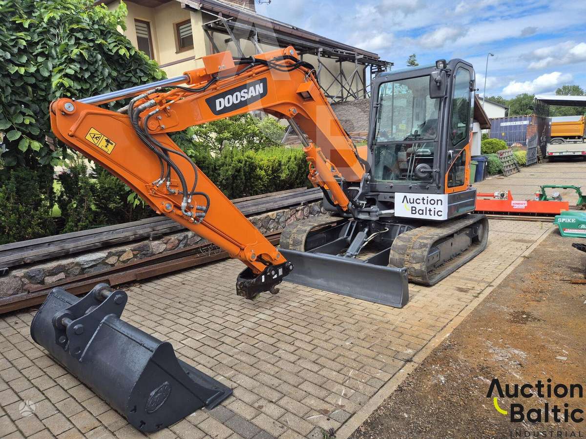Doosan DX 63-3, excavator