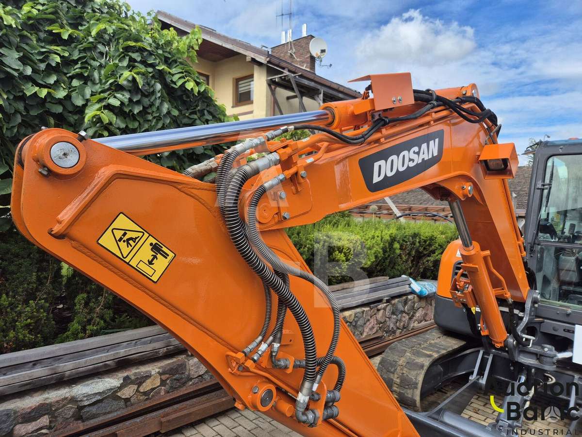 Doosan DX 63-3, excavator