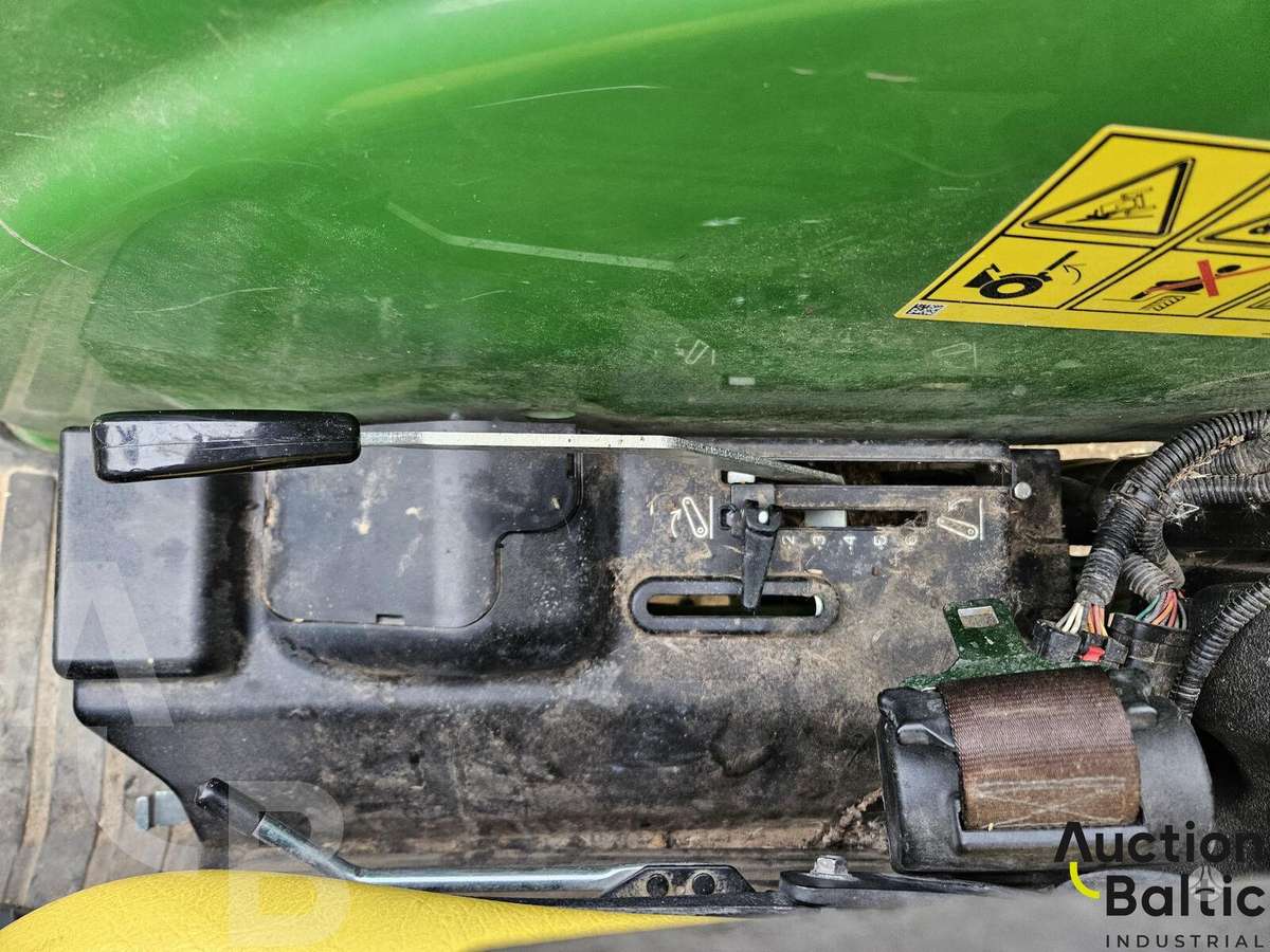 John Deere 4049 M, tractors