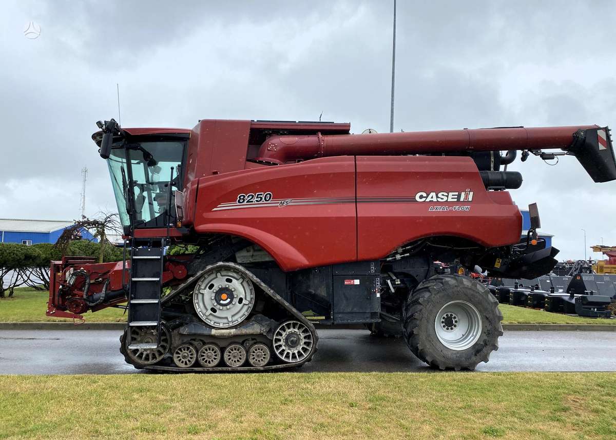 Case-IH AF 8250, kombainai