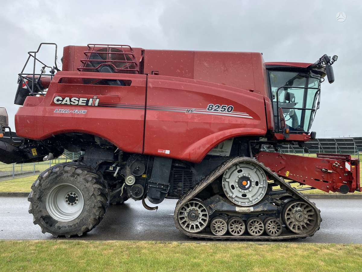 Case-IH AF 8250, kombaini