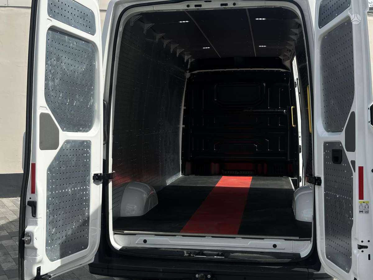 Volkswagen Crafter, Минивэн