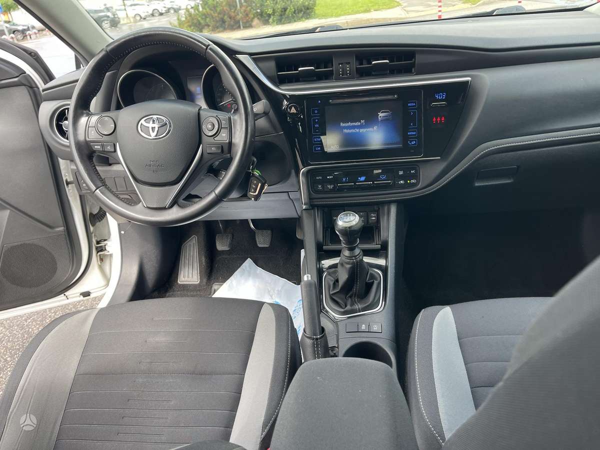 Toyota Auris, 1.6 l., Универсал