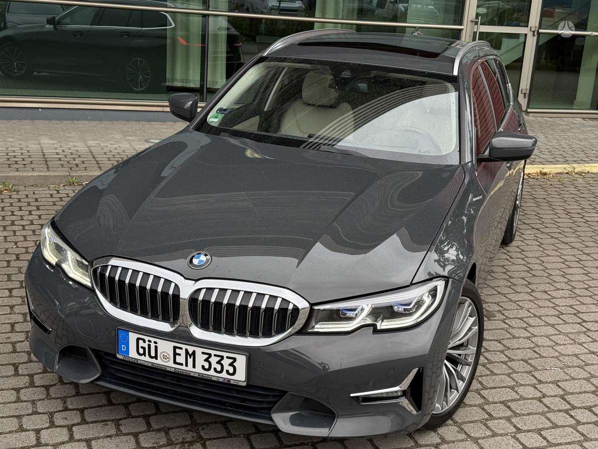 BMW 320, universalas
