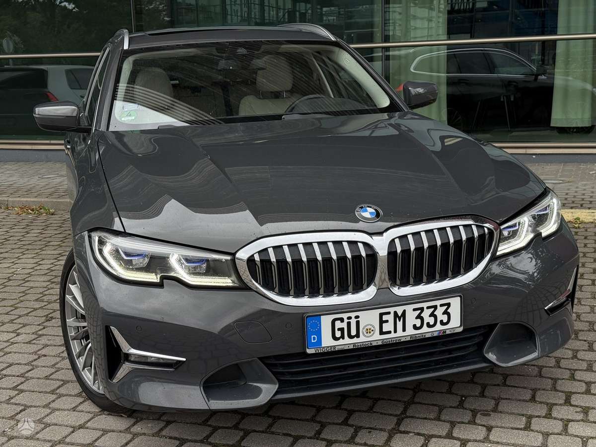 BMW 320, universalas