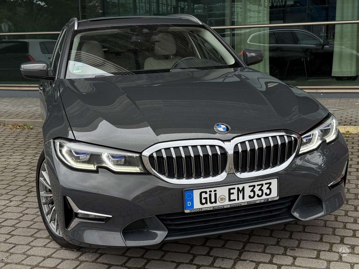 BMW 320, universalas